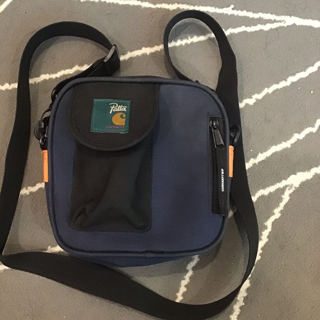 Carhartt patta 2025 sling bag