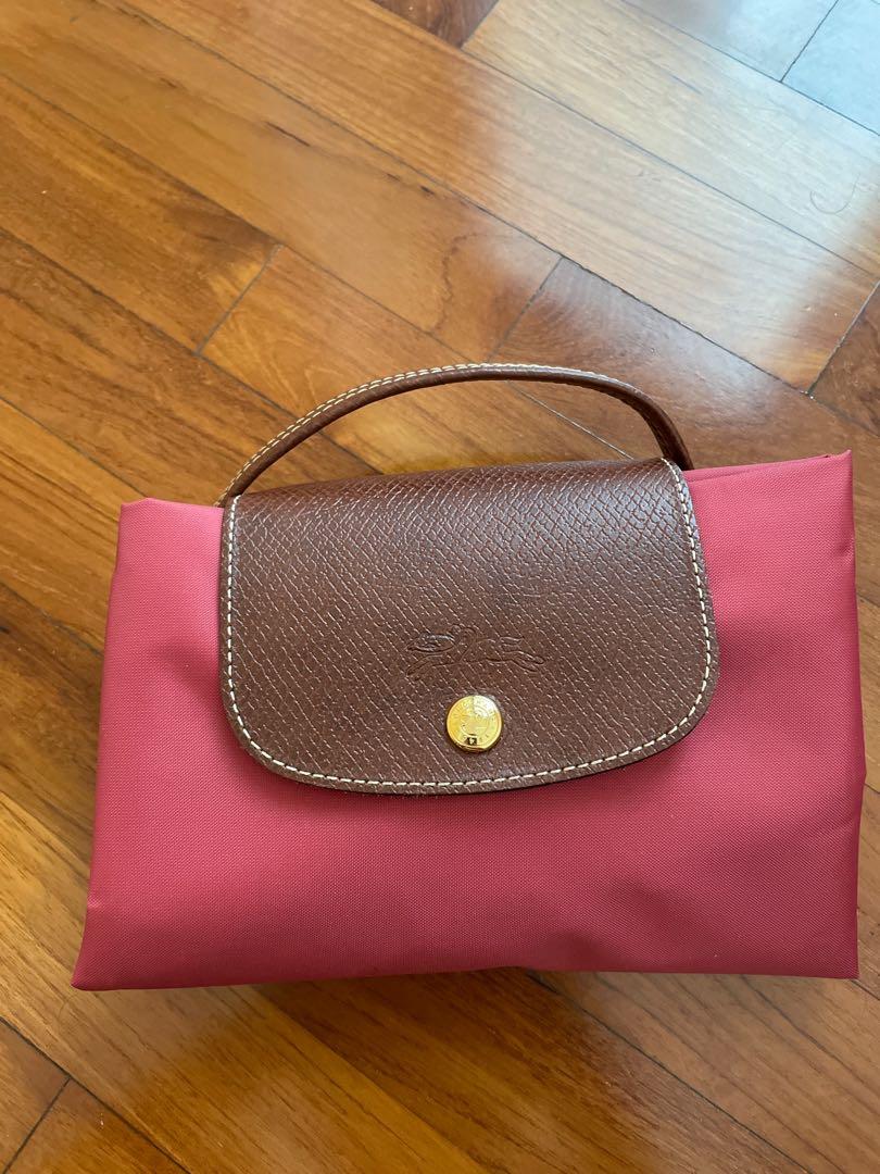 Document bag (Category: Bags & Wallets) located in Singapore. Submitted by weev (Listing ID 1080823919, Image 2). Description: Used once Laptop bag Condition : 10/10 .