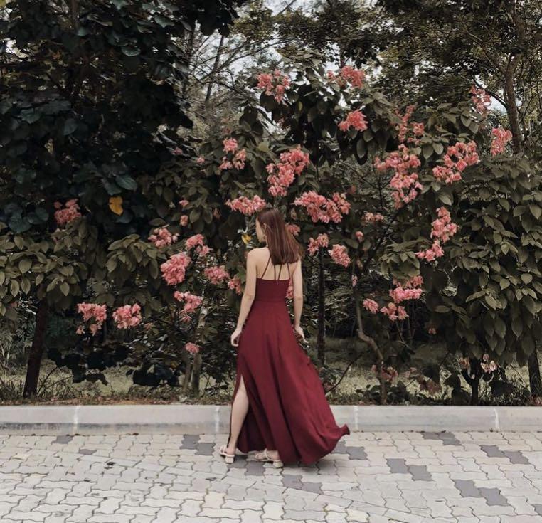 Fayth Heartstrings Maxi Dress in Wine Red (XS), Women's Fashion, Dresses &  Sets, Dresses on Carousell
