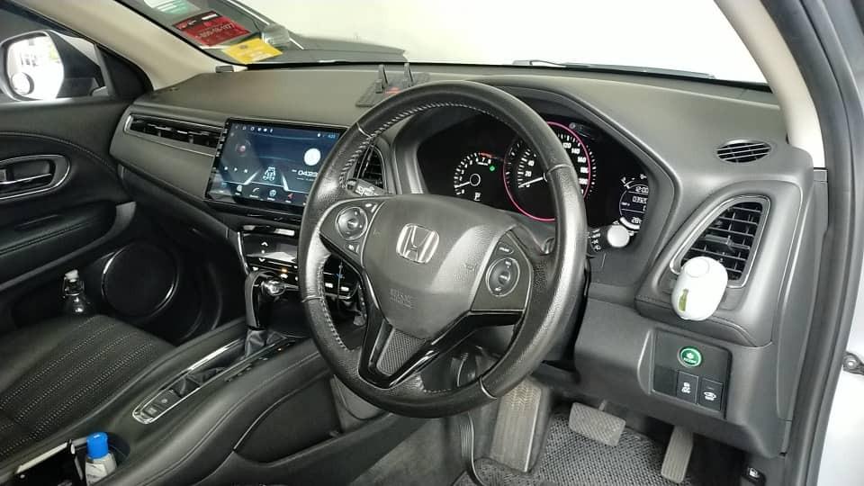 Honda HRV u2013 V (Full Spec) 2017 model u2013 Alabaster Silver Metallic 