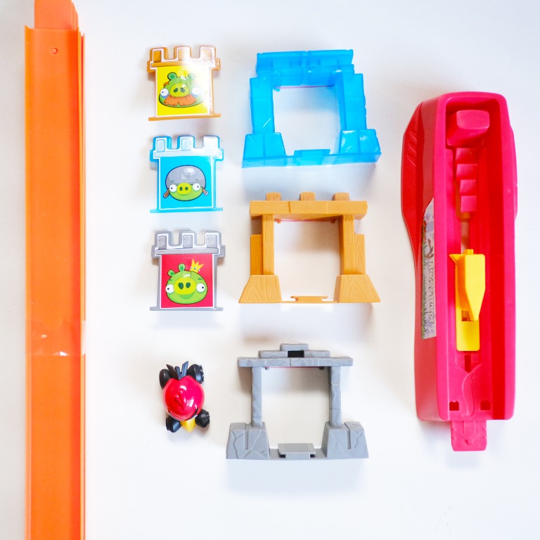 Hot wheels angry birds slingshot launch store