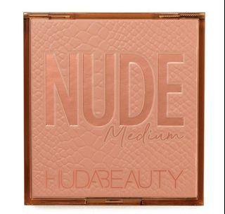 Huda Beauty Nude eyeshadow palette