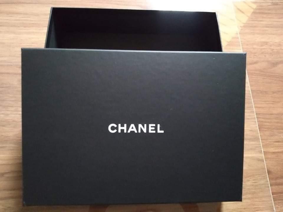 Lux Boxes (Category: Luxury Accessories) located in Makati City. Submitted by _collectorschoice_ (Listing ID 1080939403, Image 2). Description: *All unused *100% authentic *Hermes *Chanel *Fendi *Louis Vuitton *Shipping via JRS (schedule MWF) *Lalamove.