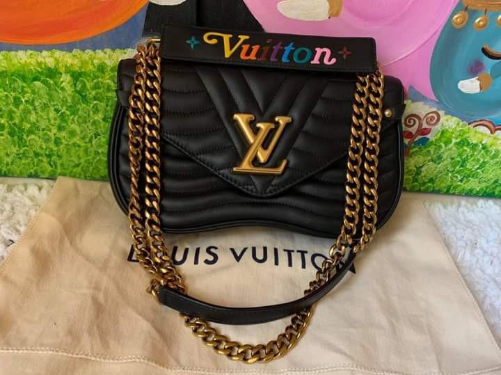 LV Wave MM in Noir (Category: Luxury Bags & Wallets) located in Manila. Submitted by bagislifeshop (Listing ID 1080925756, Image 1). Description: unused full set.
