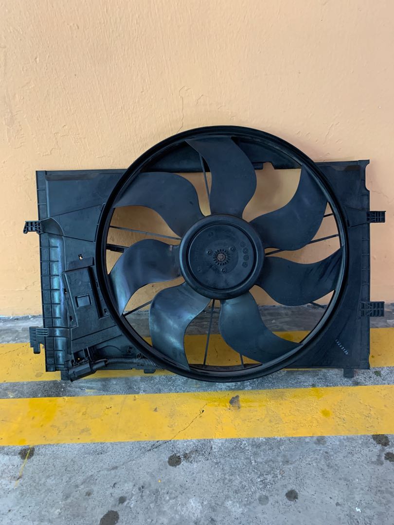 Mercedes W203 Radiator fan, Car Accessories, Accessories on Carousell