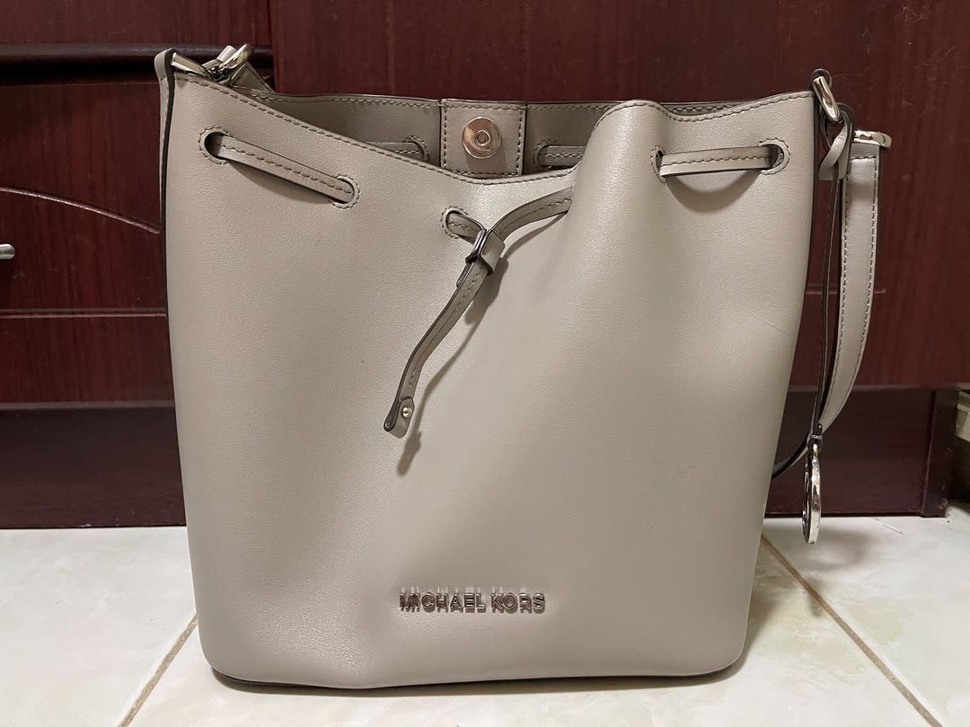 Michael Korse grey bucket bag, Bags & Wallets on Carousell