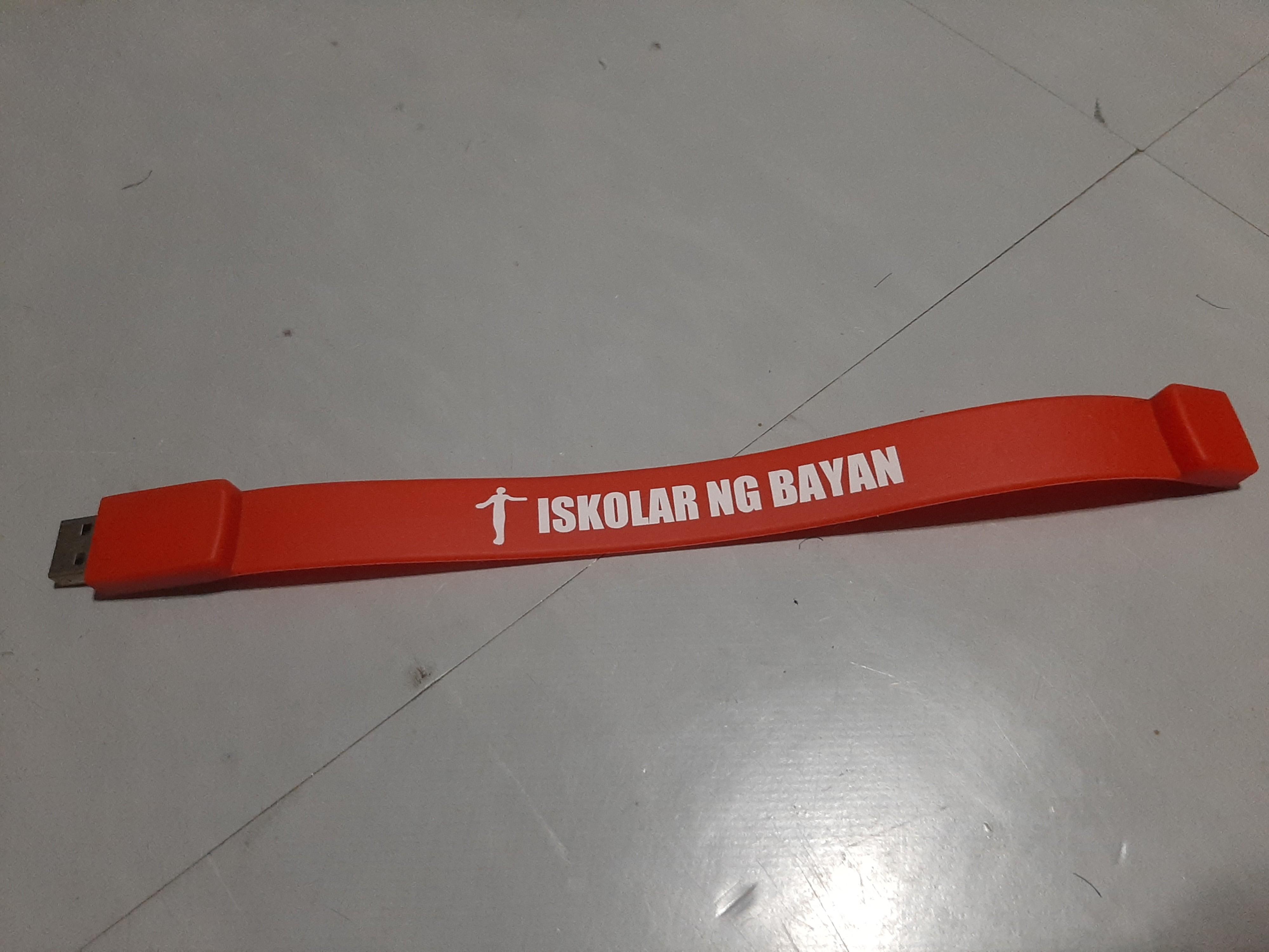 Never been used Iskolar ng Bayan USB/bracelet (Category: Memory & SD Cards) located in Pasig City. Submitted by sgangeles (Listing ID 1080873982, Image 1). Description: Can be a collector's item for Iskos/Iskas there too. Not sure with the memory storage though.