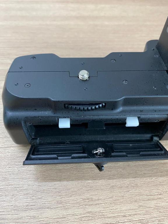 Camera Nikon D3000 Battery Grip, Photography, Cameras on Carousell