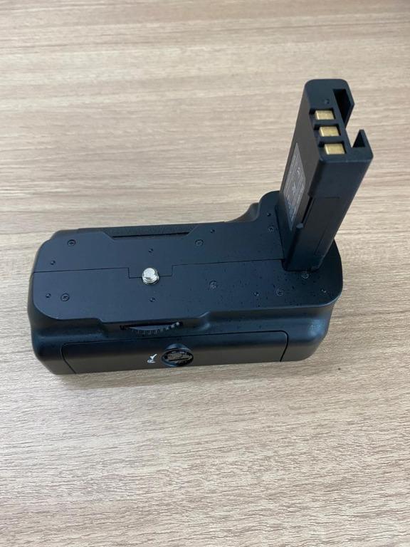 Camera Nikon D3000 Battery Grip, Photography, Cameras on Carousell