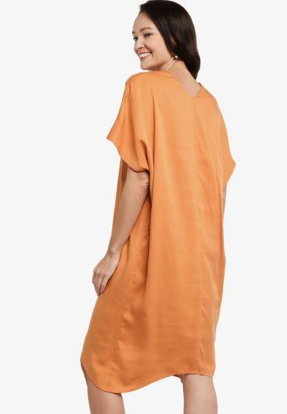 Origin by ZALORA tencel kaftan dress (Category: Dresses) located in Singapore. Submitted by kono__ (Listing ID 1080906876, Image 2). Description: Worn only once but too big for me. Lovely material that’s comfortable to wear. Size S.