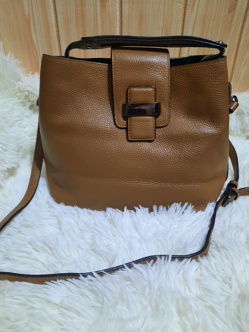 Della stella online sling bag