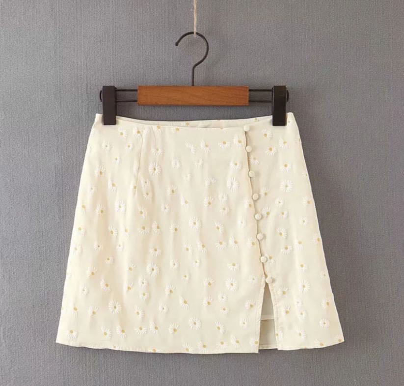 princess polly daisy slit skirt, Women's Fashion, Bottoms, Skirts on  Carousell