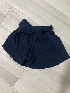 (Category: ) located in . Submitted by clearingwardrobess (Listing ID 1080951441, Image 1). Description: .