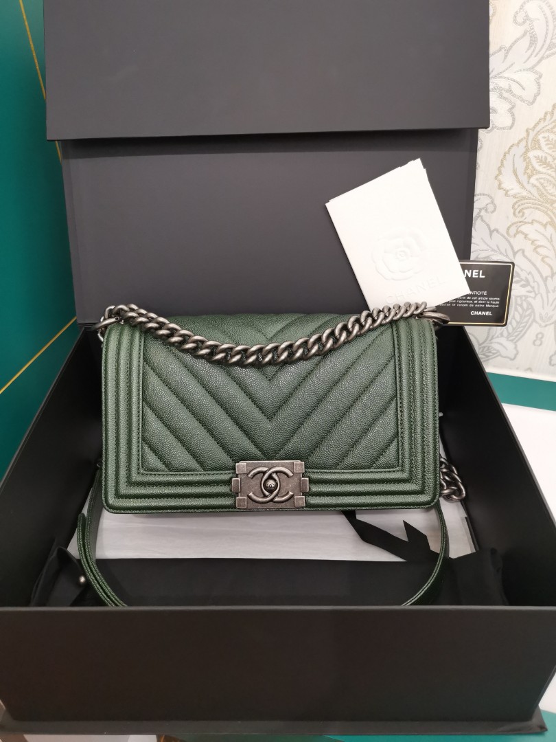 SOLD 26 LNIB Chanel Boy Chevron Old Medium Dark Green Caviar RHW