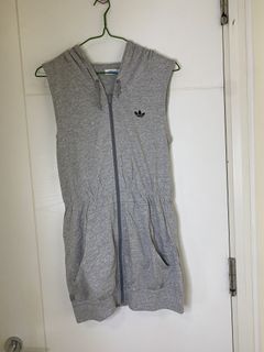 🎈清衣櫃🎈 全新 三葉Adidas 連帽背心外套,可當連身裙64239723846146110