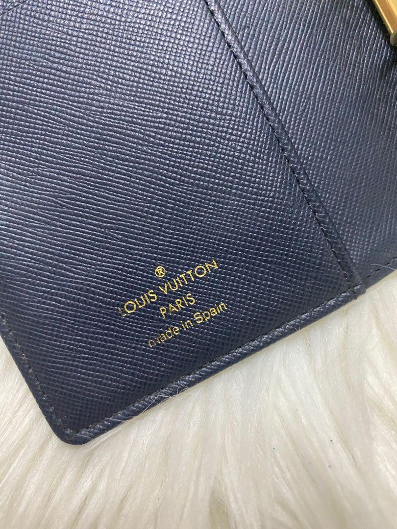 Authentic Louis Vuitton LV Monogram Mini Lin Agenda PM Notebook Cover (Category: Luxury Bags & Wallets) located in Makati City. Submitted by cindiorella (Listing ID 1081129434, Image 3). Description: 100% guaranteed authentic In good condition 🤍 No inclusions *cles key pouch is not included; for photo purposes only Details: Length: 10cm Height: 14.5cm.