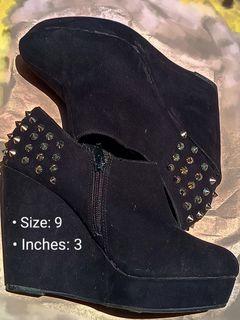 Black shoes w/ heels (wedge)