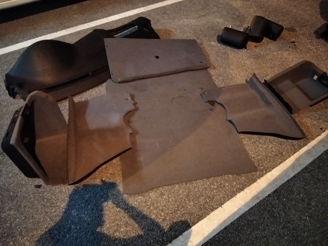 Bmw E39 Rear Mat Carpet Complete Original, Auto Accessories on Carousell