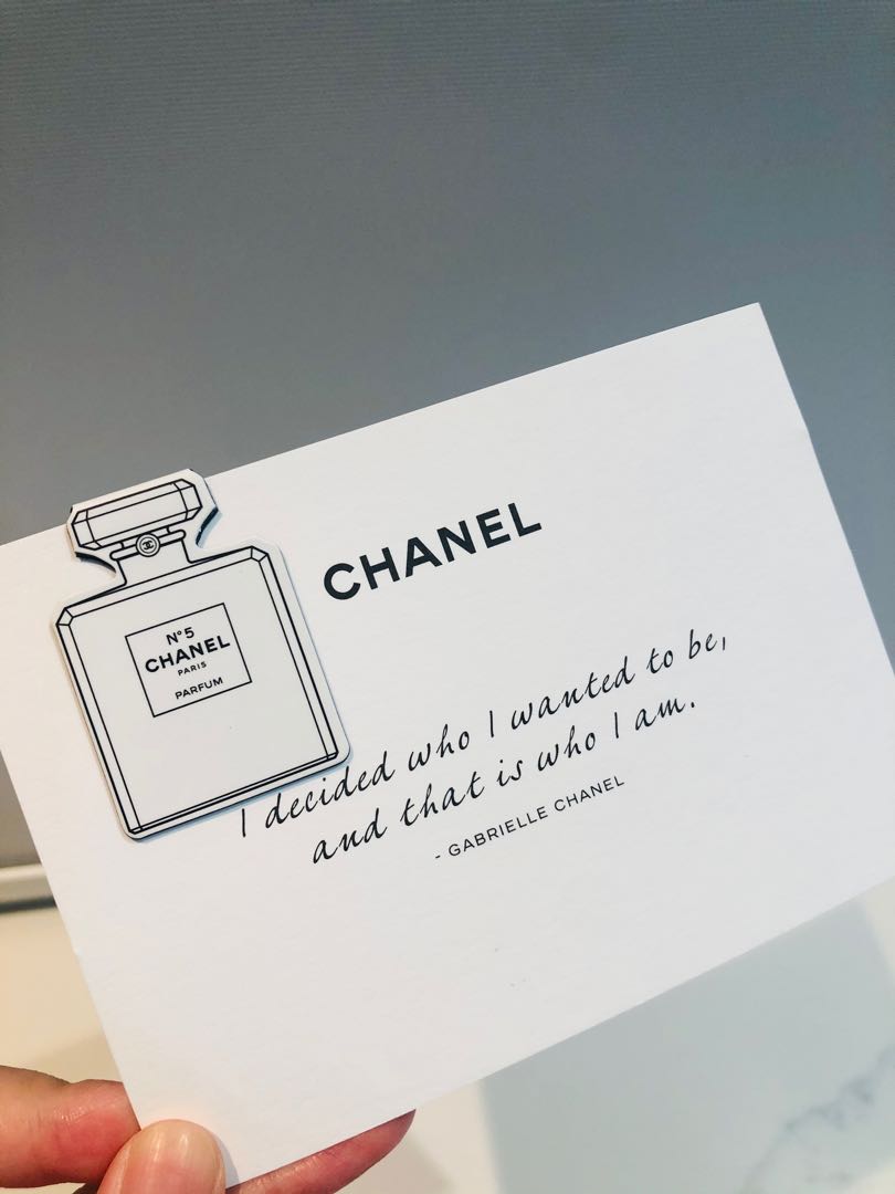 [$2 off listed price] Chanel Mini No. 5 Perfume-shaped Magnetic Clip,  Luxury, Accessories on Carousell