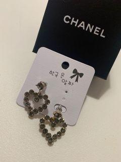 Dangling heart earrings