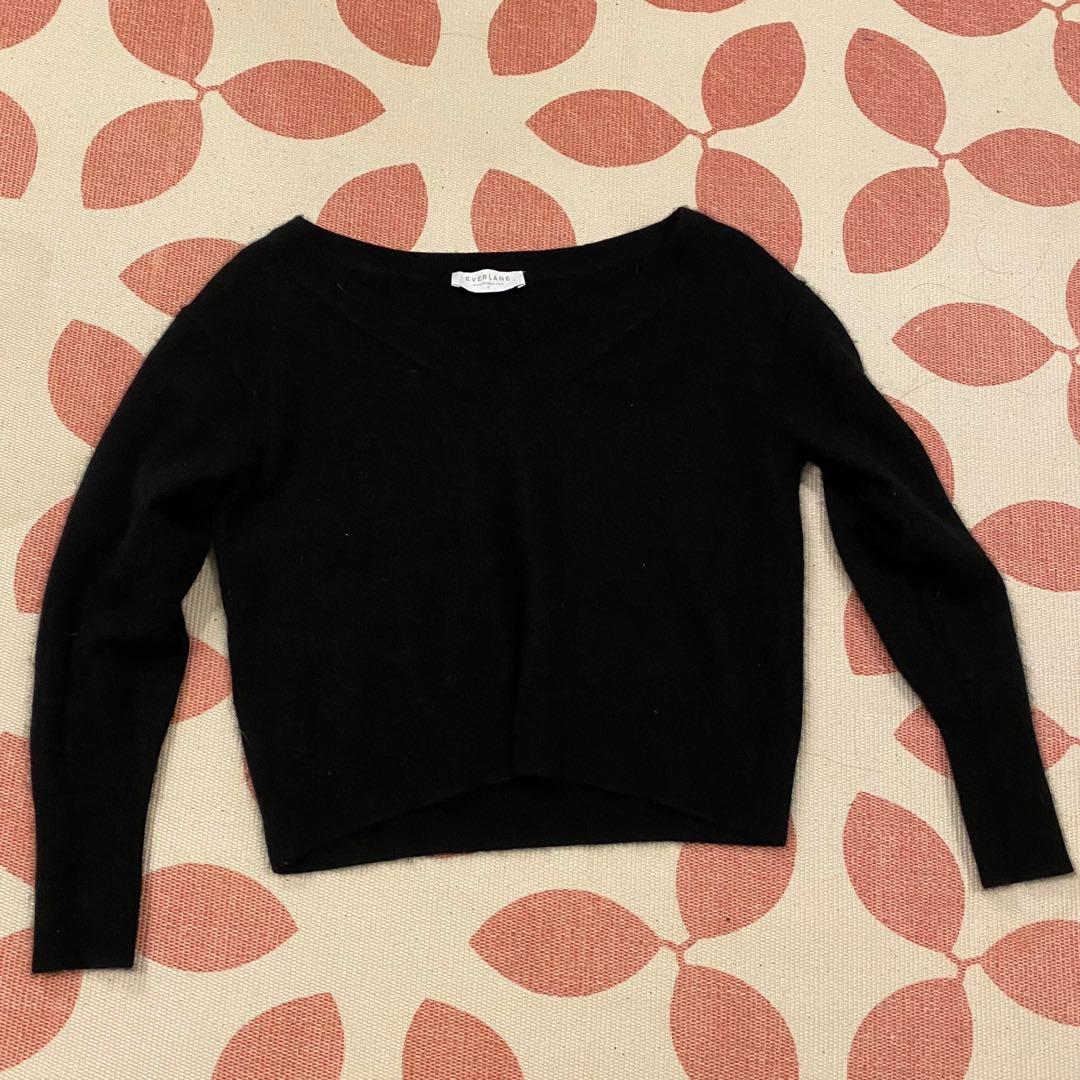 Everlane cashmere crop v neck top in black S Women s Fashion Tops Sleeveless on Carousell