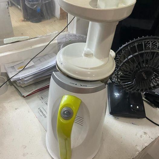 Hurom Slow Juicer HA Series (Used), TV & Home Appliances, Kitchen