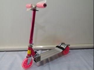 Mid Adult Tri Wheel Kick Scooters with Free USB Light