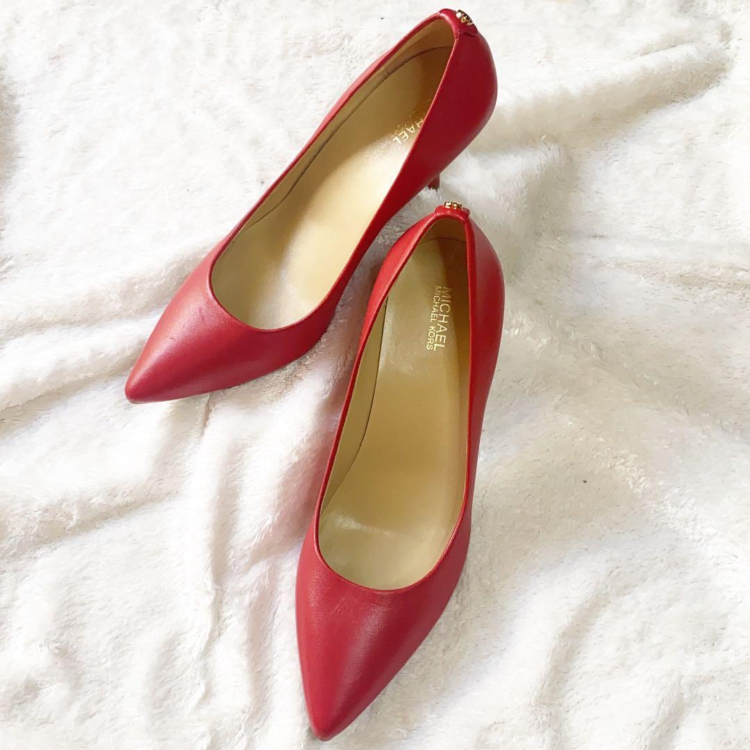 red pumps size 8