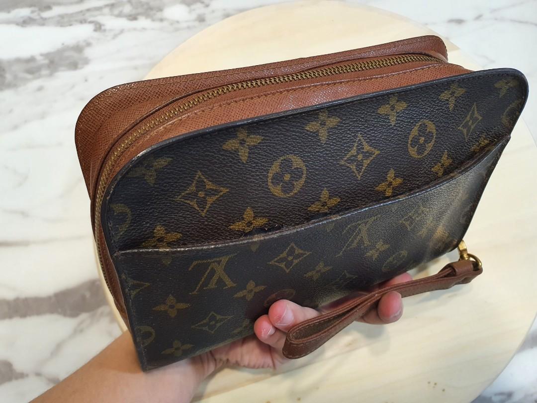 💯 Authentic LV Favourite MM Clutch Bag, Luxury, Bags & Wallets on Carousell