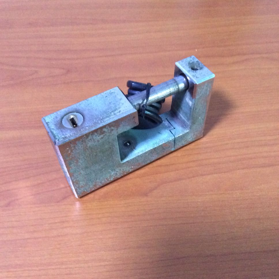 Mount to gate Padlock for HDB gate, Everything Else on Carousell