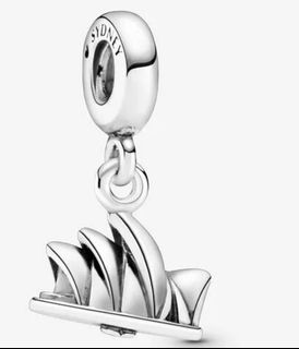 (Category: ) located in . Submitted by maniereshopsg (Listing ID 1081081030, Image 1). Description: .