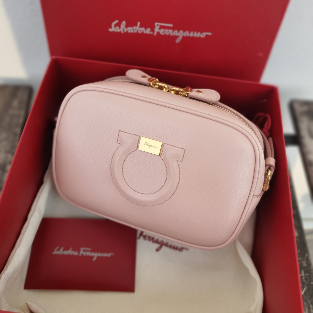 Ferragamo city top camera bag