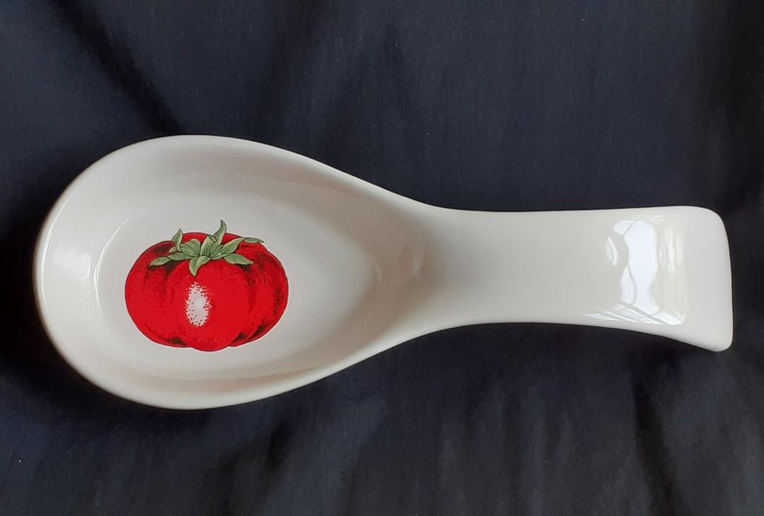 Spoon rest, ceramic, never used (Category: Other Kitchenware & Tableware) located in Muntinlupa City. Submitted by 25brent (Listing ID 1081065942, Image 2). Description: Never used, just kept in a storage closet. See also https://carousell.com/p/1082065317 and https://carousell.com/p/1080605710. P200 excluding shipping cost. Payment via GCash or fund transfer to BPI..