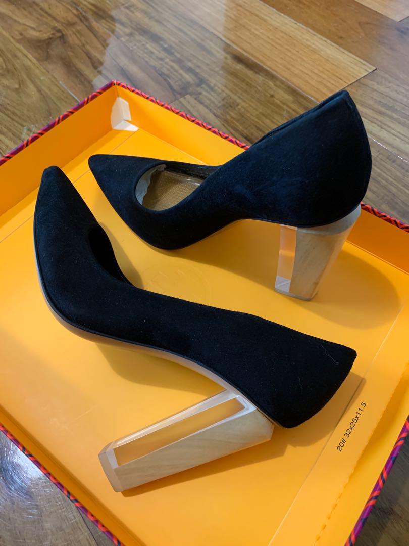 TORY BURCH Black Suede Transparent Wood Heel Pumps (size 36), 女裝, 鞋,  Loafers - Carousell