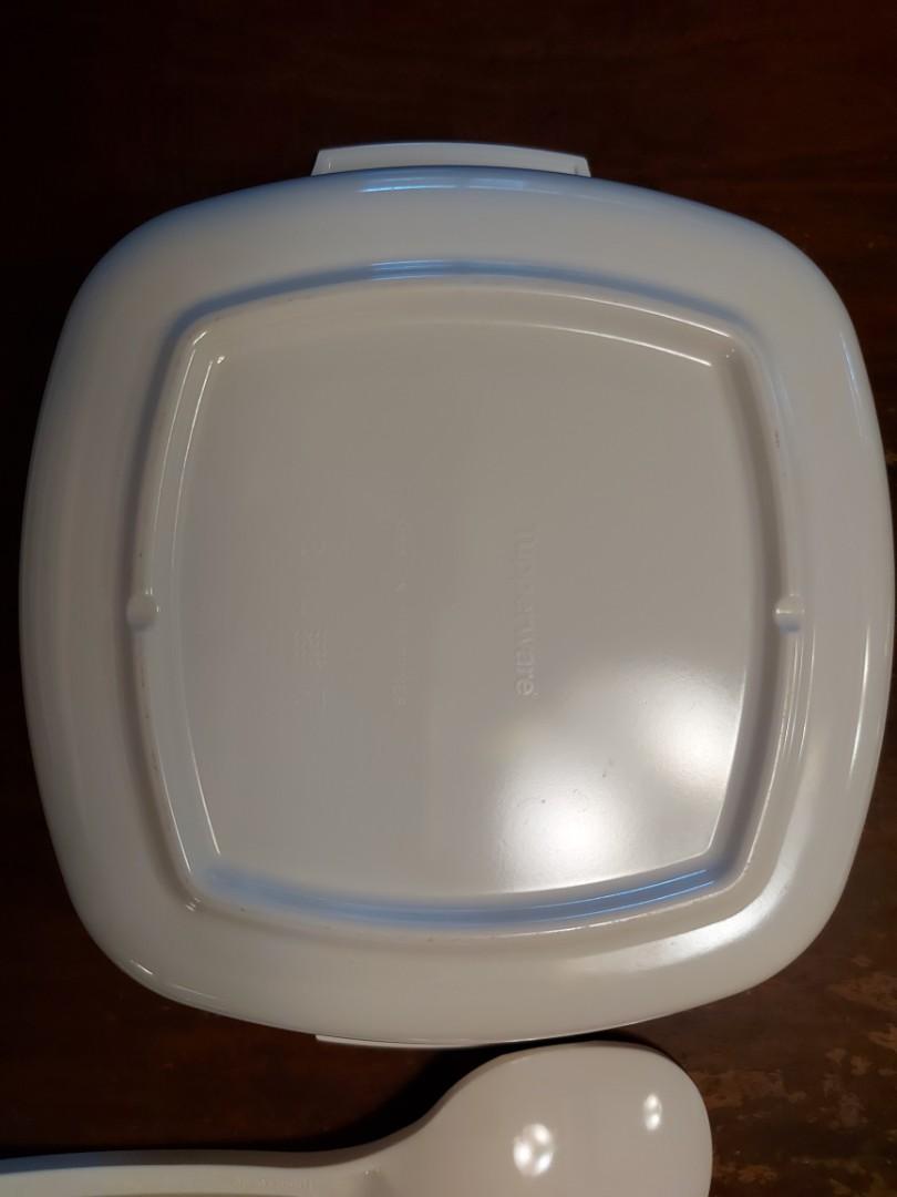 Tupperware Cookware / Food Storage (Category: Cookware & Accessories) located in Pasig City. Submitted by ciannysshop (Listing ID 1081062093, Image 3). Description: No issues No basag No Dent Minor usage hairline scratches inside RFS : Matagal na hindi nagagamit at minsan lang. Need budget.