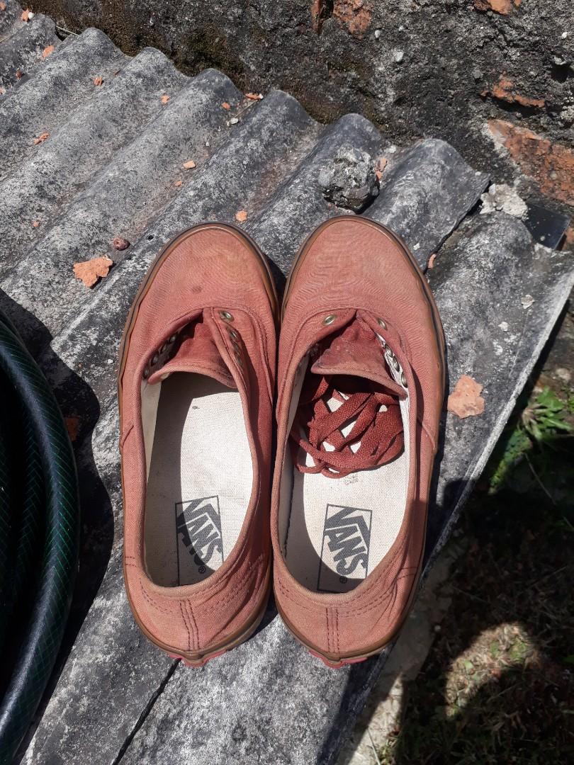 Vans gum discount authentic sequoia