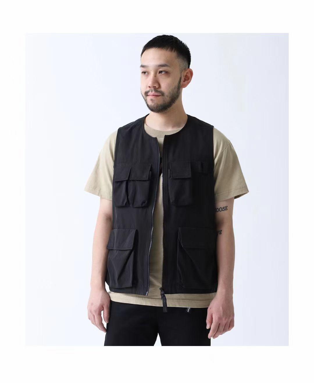 WILD THINGS COMBAT VEST (Unisex), 男裝, 外套及戶外衣服- Carousell