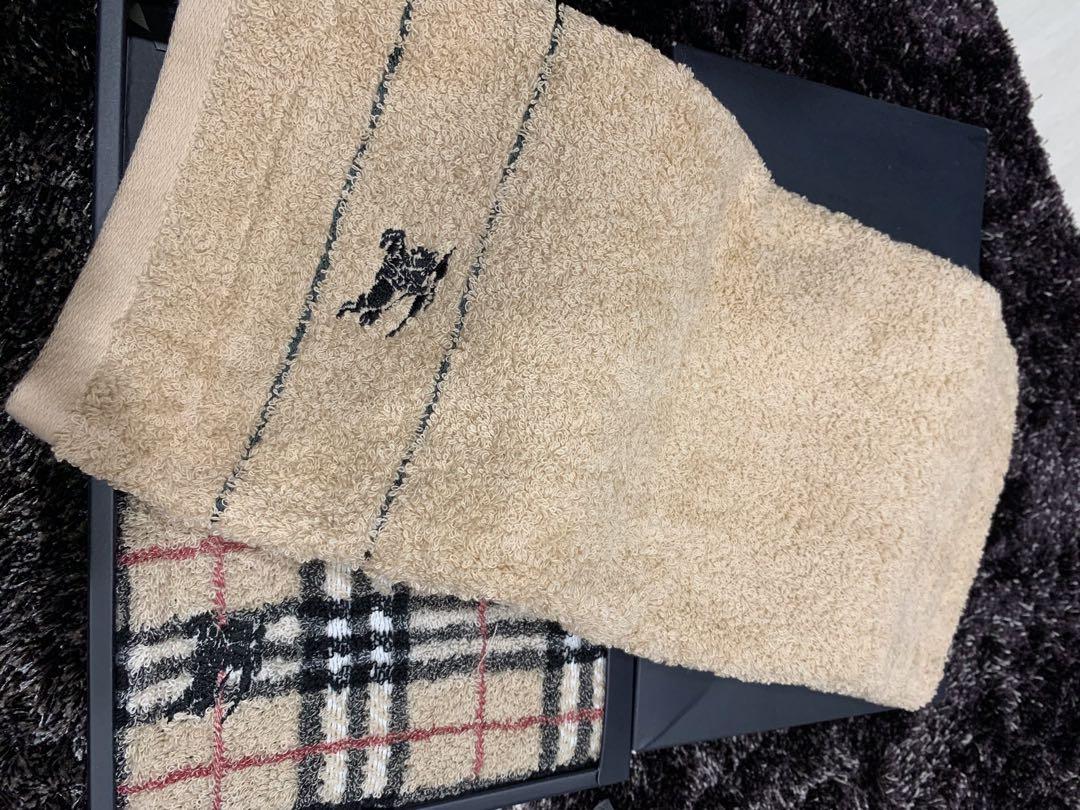 Authentic Burberry hand and face towel set Luxury Accessories on