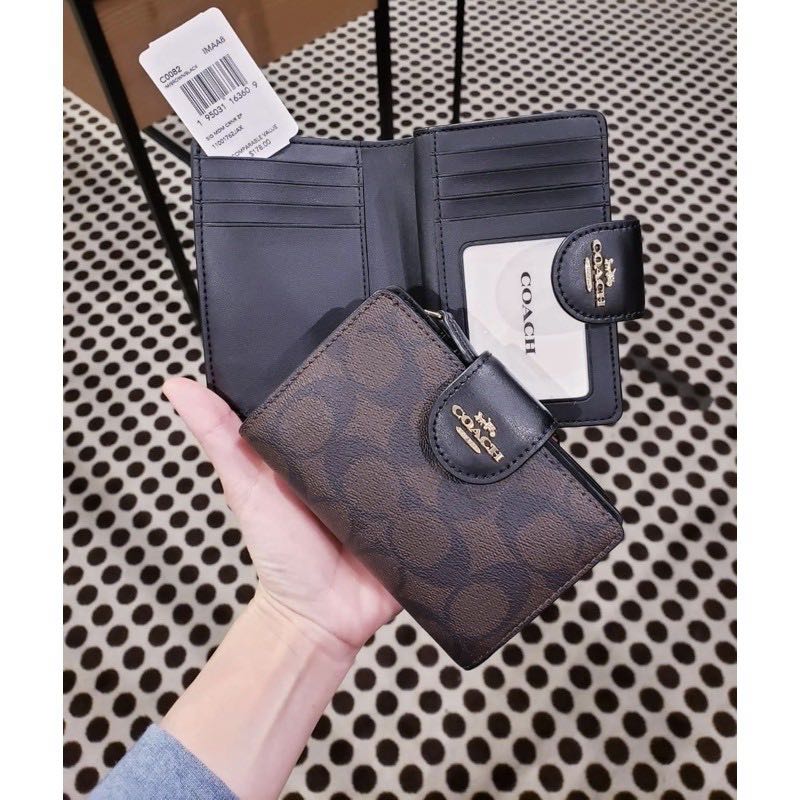 AUTHENTIC COACH MEDIUM CORNER ZIP WALLET IN SIGNATURE CANVAS, Women's  Fashion, Bags & Wallets, Clutches on Carousell