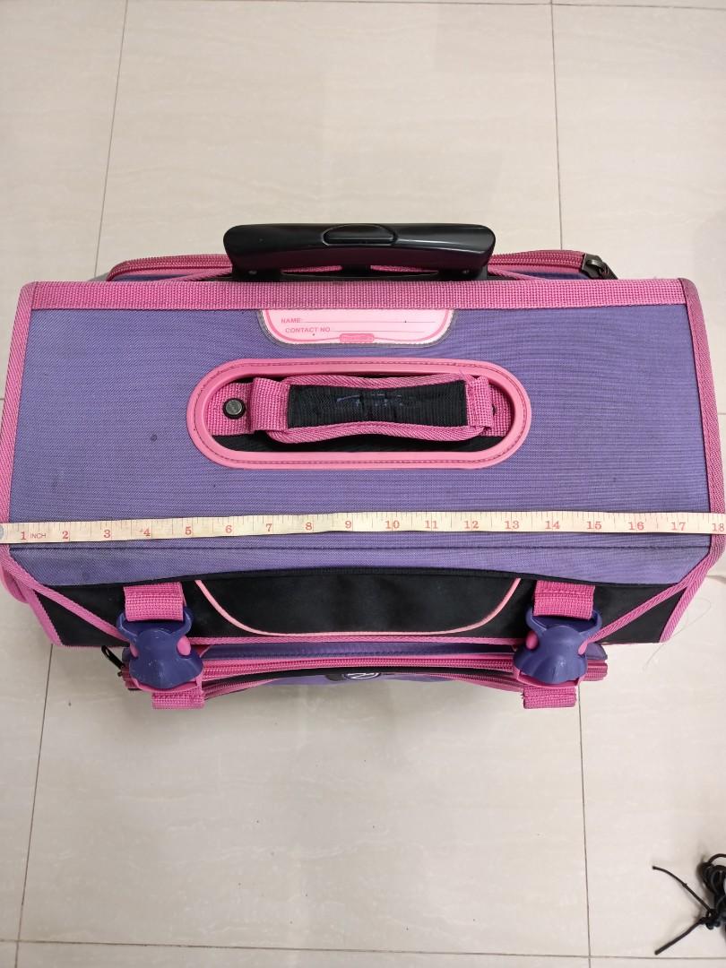 Authentic Hawk Bag (Category: Everything Else Others) located in Quezon City. Submitted by qcard13 (Listing ID 1081301491, Image 2). Description: Hawk bag for grade schoolers size: Large original price: P4700 with very minimal flaws (nisnis) as seen in the 7th pic price is negotiable for sure buyers.