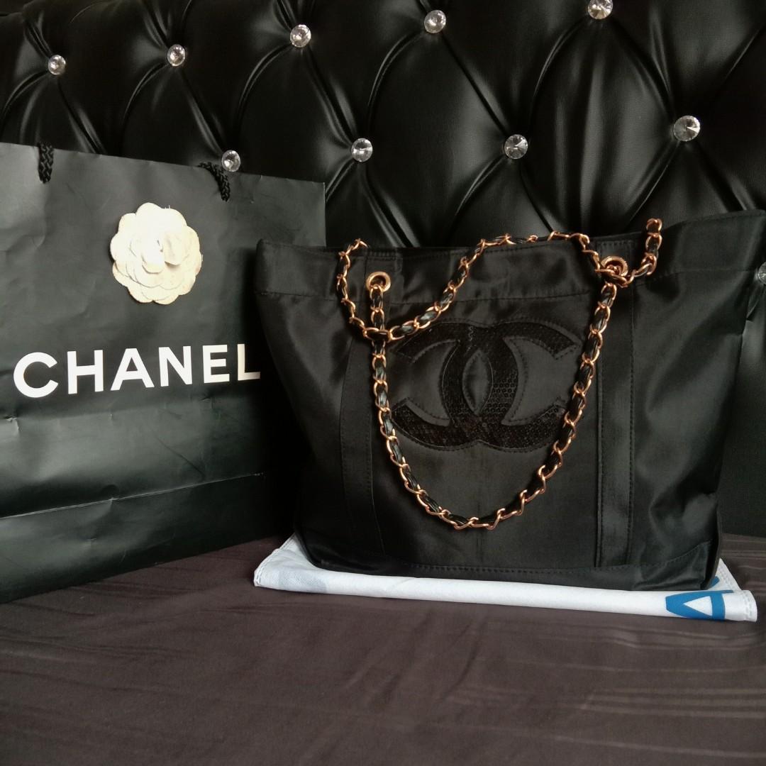Authentic Chanel Tote Bag / VIP Gifts / Precious, Women's Fashion, Bags &  Wallets, Tote Bags on Carousell