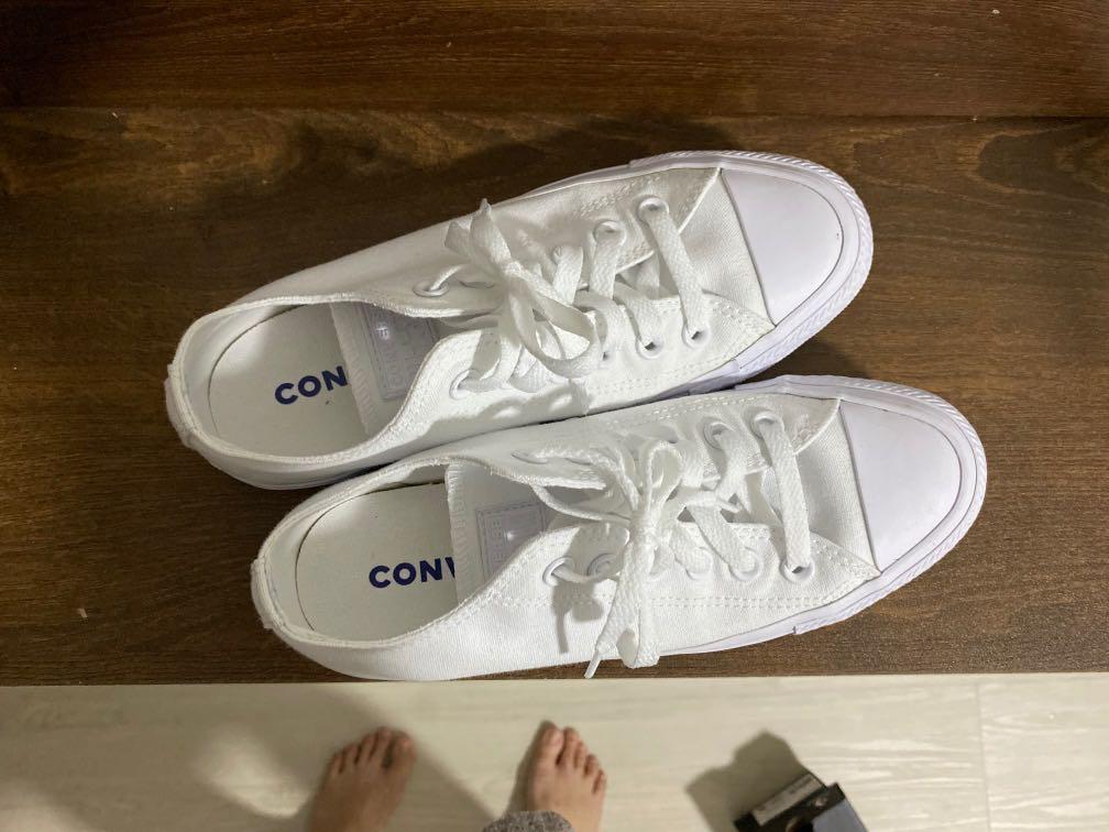 White monochrome low top converse hot sale