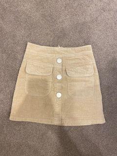 Cute beige short skirt with bottons