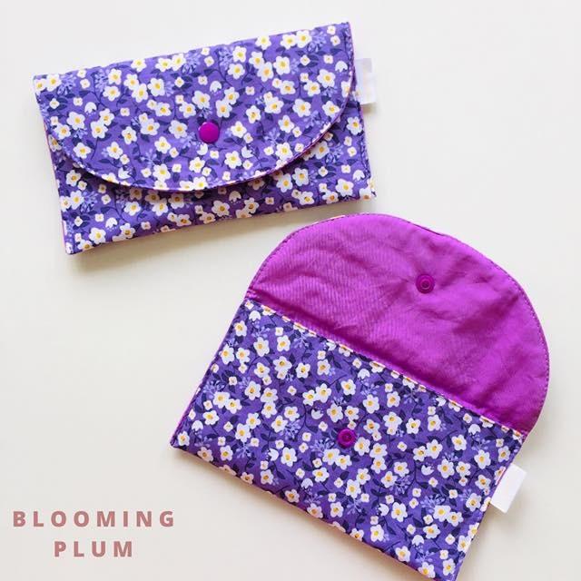 Dainty Snap Cushioned Pouches (Category: Purses & Pouches) located in Rizal. Submitted by decluttercornerph (Listing ID 1081236946, Image 3). Description: Daily cushioned snap pouches now available! Shop these pretty pouches for only Php 80.00 each. Don’t panic, it’s washable! ❤️ *Product details Measurement: 20 x 12 cm Fabric: Cotton woven & poplin with snap button closure & cushion.