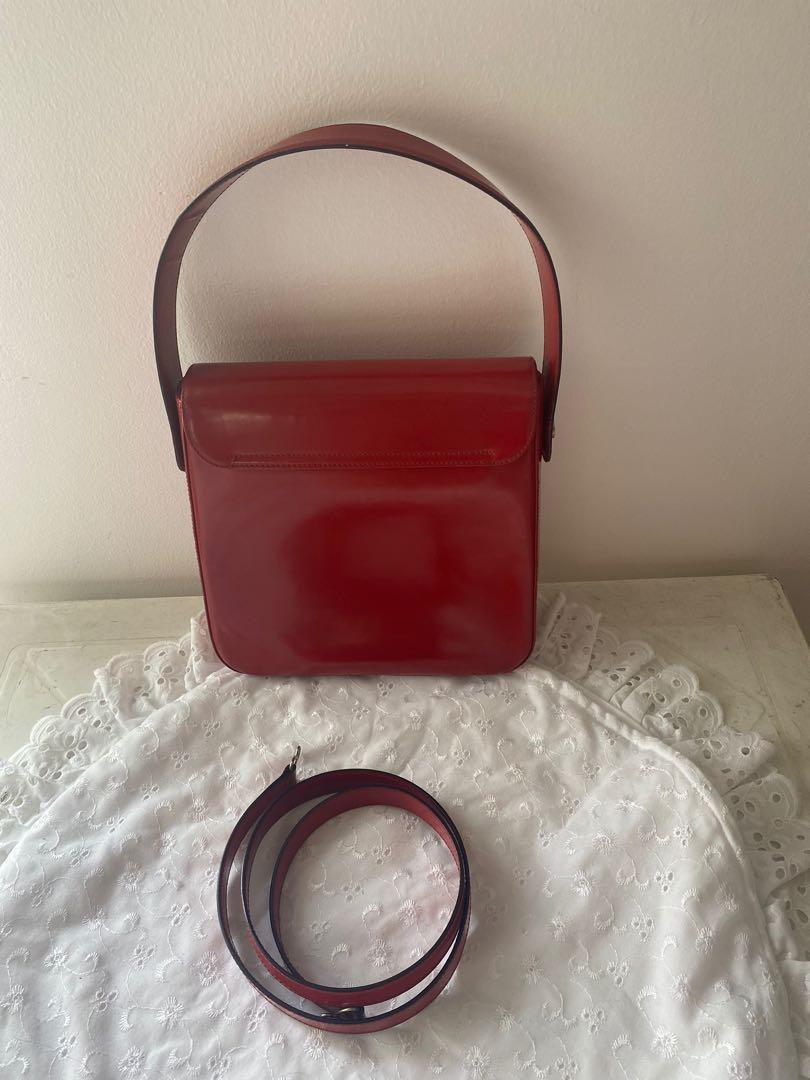 Ferragamo 2 way bag (Category: Luxury Bags & Wallets) located in Muntinlupa City. Submitted by obsession2shop (Listing ID 1081357112, Image 2). Description: Ferragamo 2 way bag 💯 authentic. Bag only. 9/10. P 8,500.