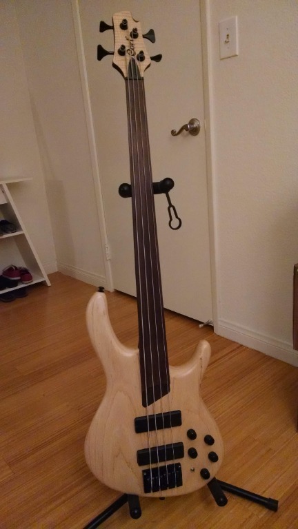 Cort b4fl fretless bass top