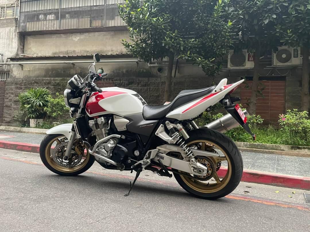 Honda Cb1300 Superfour 機車 重機在旋轉拍賣