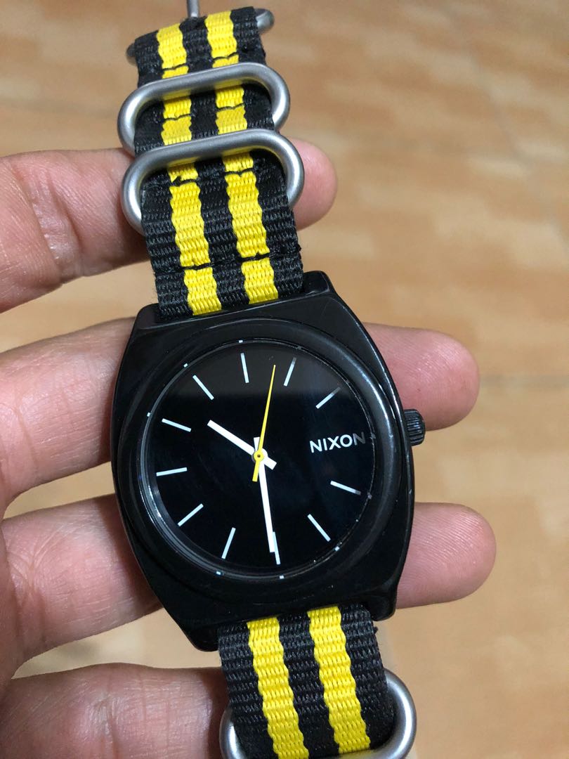 Nixon hotsell watch minimal