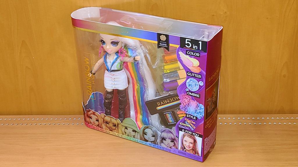Rainbow high hair studio with exclusive doll Amaya Raine, Hobbies