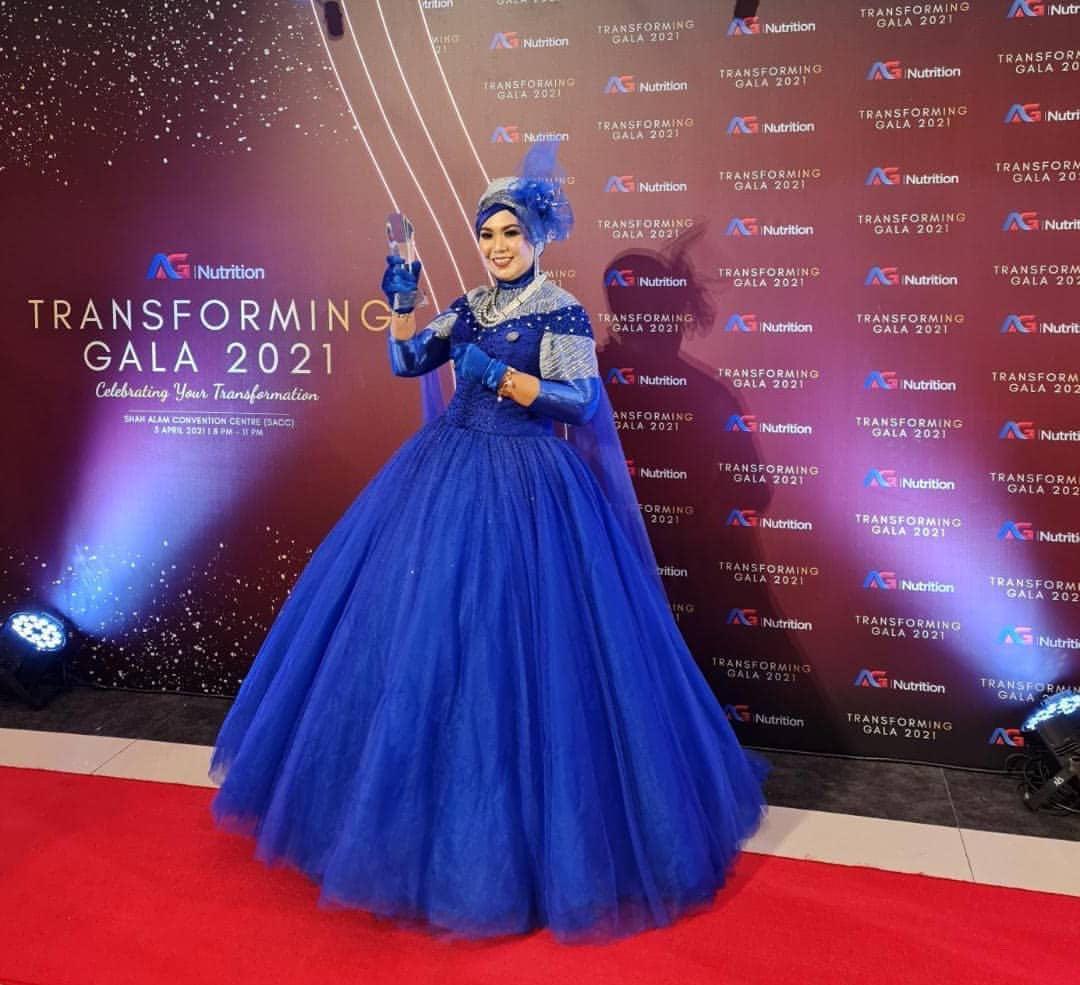 Dress red carpet sales muslimah